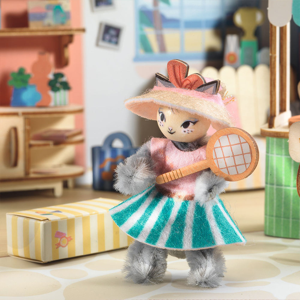 Κατασκευάζω και χρωματίζω κουκλόσπιτο-βαλιτσάκι "Mia"